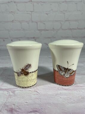 Vintage Wedgwood Sarah’s Garden Earthenware Salt and Pepper Shaker Pair England